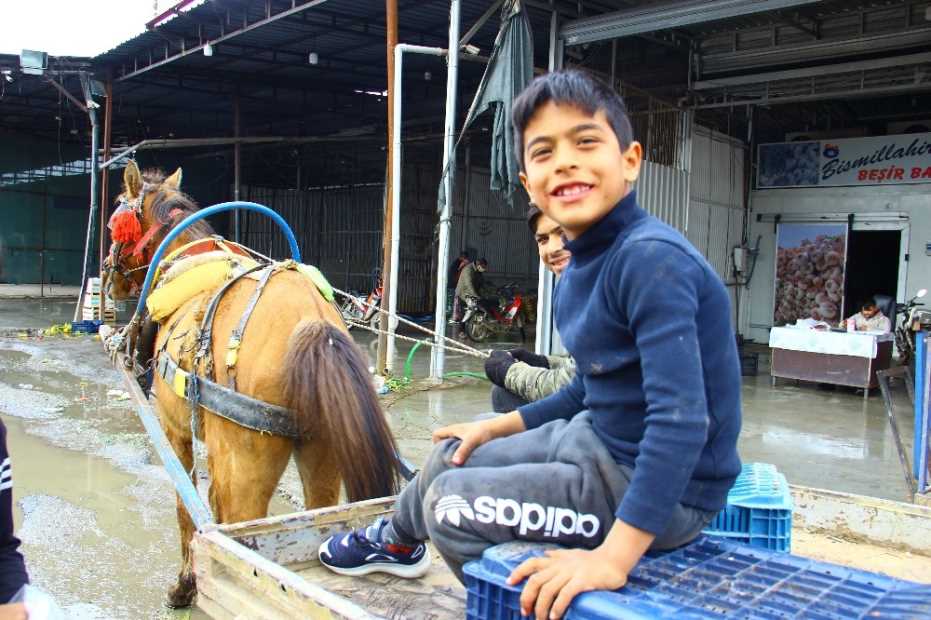 Milyonlarca İnsanı Doyuruyorlar, Kendileri Ekmeğe Muhtaç 