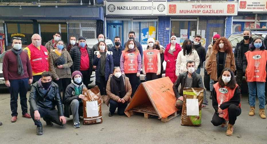 Nazillili Hayvan Severler Sokak Hayvanlarını Unutmadı