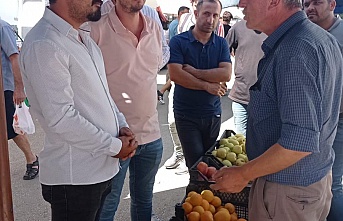 BAŞKAN DİNÇ” Hakikaten insanlarımız meyveyi, sebzeyi dilimle alacak hale gelmişler”