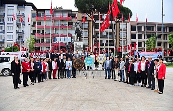 İyi Partili Ertürk 23 Nisan coşkusunu İncirliova’da yaşadı