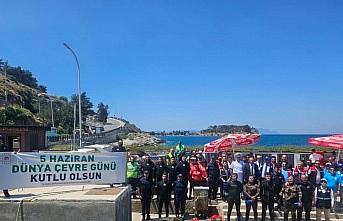 Güvercinadada deniz dibinden 1.5 ton atık çıkarıldı