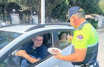 Trafik kazalarına karşı jandarma ekipleri sürücüleri uyardı