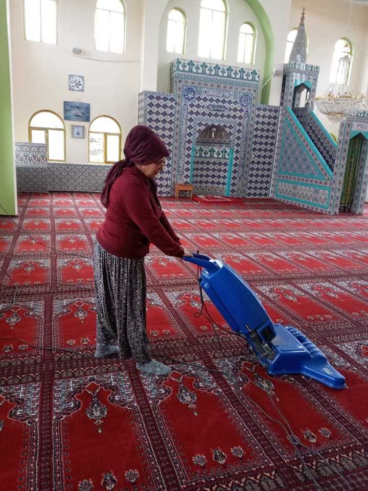 Aydın’Da Kadınlar Camileri Gönüllü Olarak Temizledi 