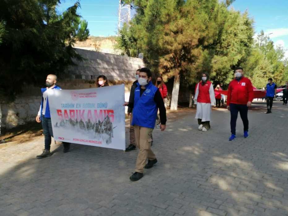 Aydınlı Gençlerden Vefa Yürüyüşü 