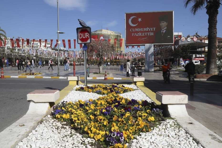 Büyükşehir Belediyesi Aydın’I Çiçeklerle Süsledi 