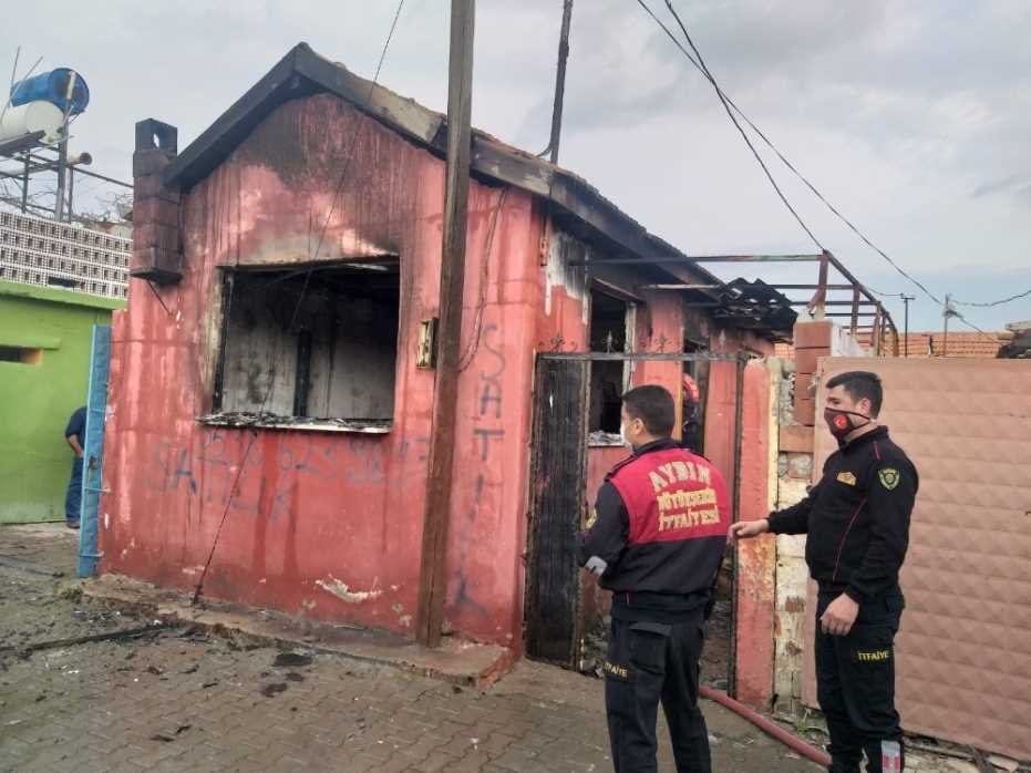 Evini Ateşe Verip, Kaçtı 