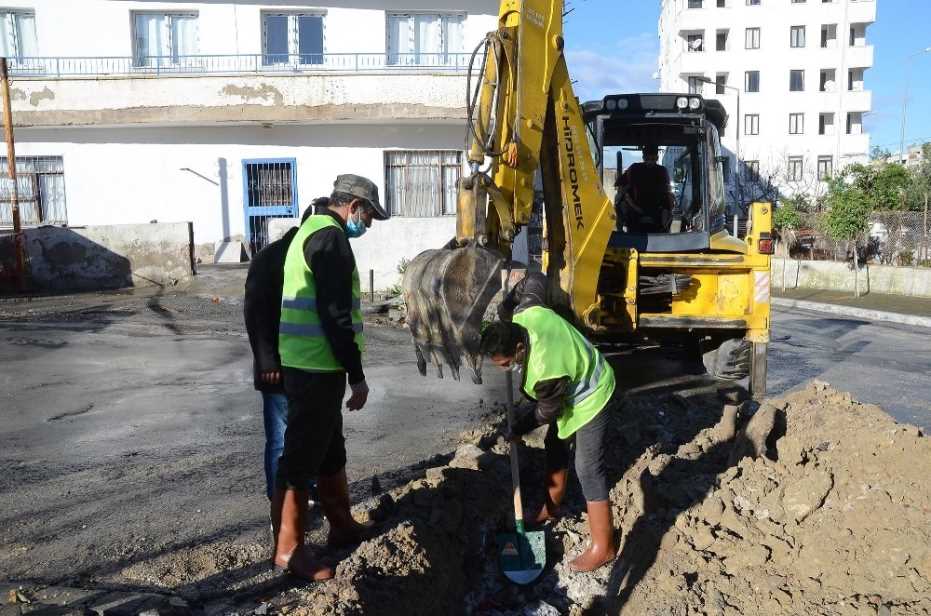 Kuşadası’Nda Alt Ve Üstyapı Çalışmaları Devam Ediyor 