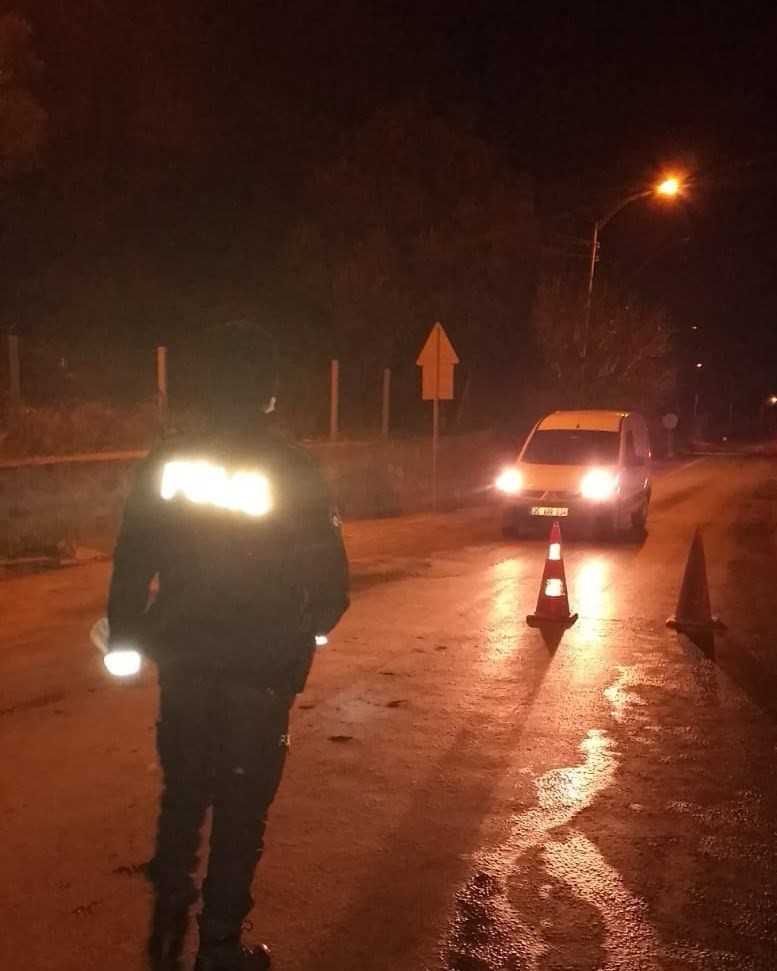 Kuşadası’Nda Çeşitli Suçlardan Aranan 8 Kişi Yakalandı 