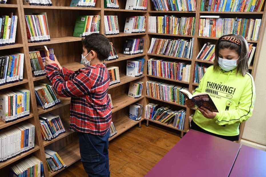 Kuşadası’Nda Çocuk Kütüphanesi Açıldı 