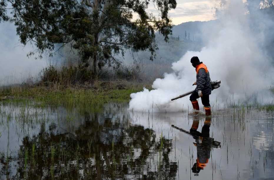 Kuşadası’Nda Dezenfekte Çalışması Aralıksız Sürüyor 