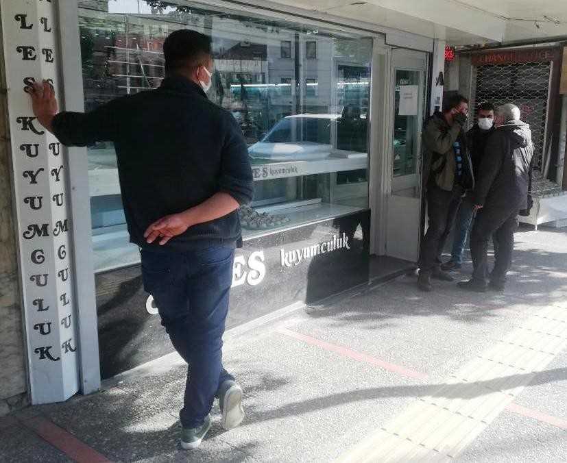 Milyonluk Vurgun Yaptığı İddia Edilen Kuyumcu Polise Teslim Oldu 