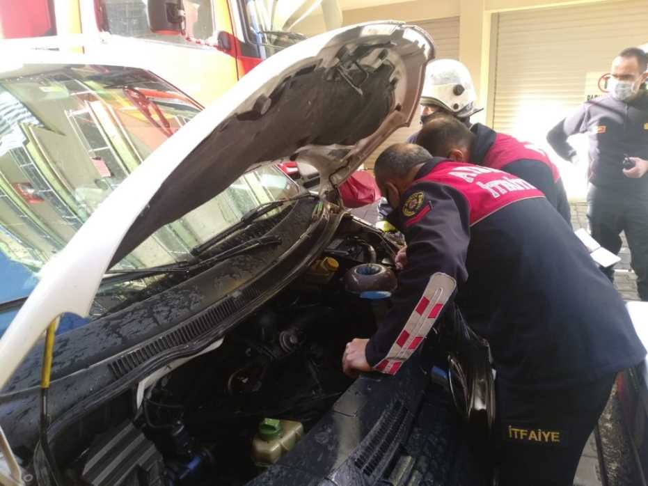 Park Halindeki Araçtan Dumanlar Yükseldi 