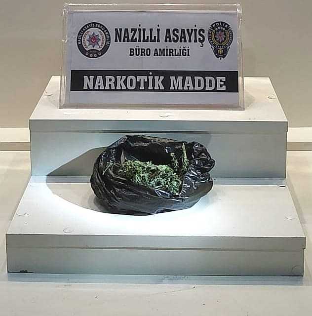 Polis Kavga Diye Gitti, Uyuşturucu Ele Geçirdi 