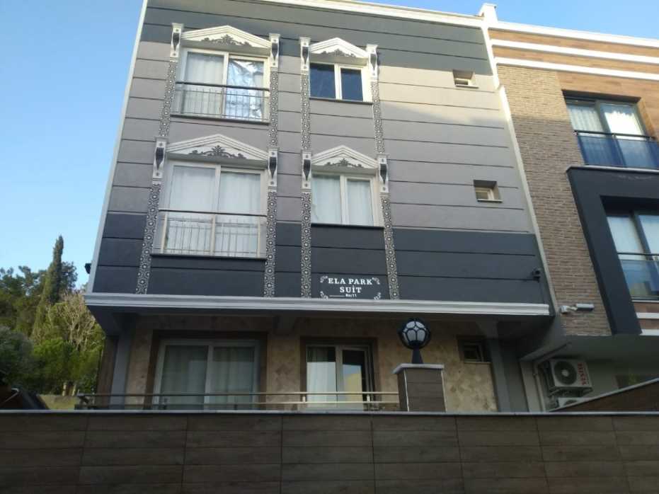 Üçüncü Kattan Atlayıp Karakola Sığındı 