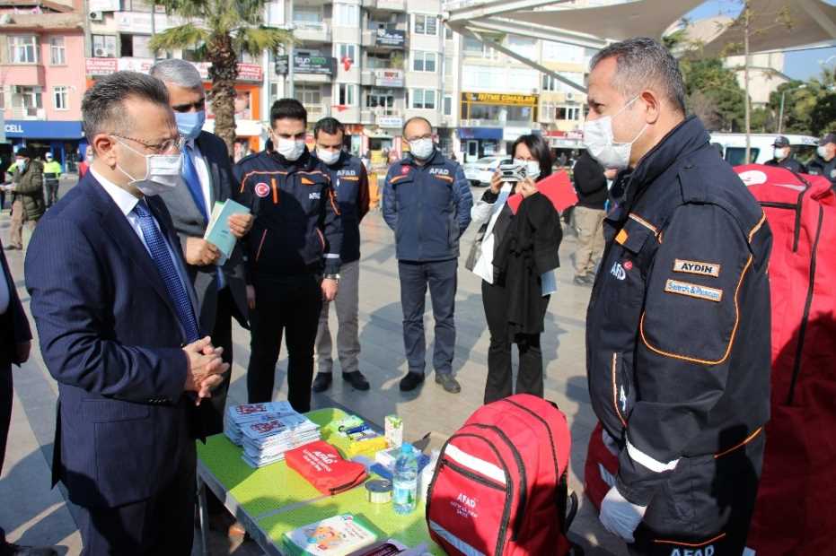 Vali Aksoy, Afad Çadırını Ziyaret Etti 