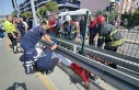 Yaya geçidini kullanan motosiklete servis aracı...