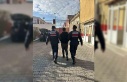 Aranan şahıslar jandarmadan kaçamadı