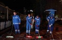 Büyükşehir ekipleri gece boyunca temizlik çalışması...