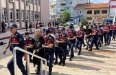 Polisin bıçaklanması olayı ile ilgili gözaltına alınan 8 şüpheli adliyeye sevk edildi