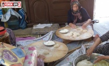 Yaşlılar için kolları sıvadılar, makarna kestiler