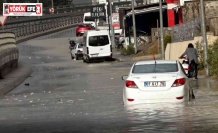Kuşadası’nda sağanak yağış etkili oldu, yollar göle döndü