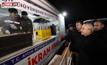 Kılıçdaroğlu, Aydın Büyükşehir Belediyesi'nin deprem bölgesindeki Mobil İkram Aracı'nı ziyaret etti