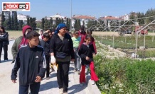 Öğrenciler kurumları gezdi, fidan dikti