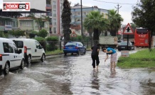 Aydın yağmura teslim oldu, şehir yaz ortasında kışı yaşadı