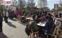 Kuyucaklı öğretmenlerden öğrencilerine aşure ikramı