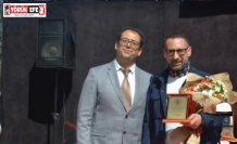 Bir zamanlar tuğla taşıdığı okula, bağışta bulundu