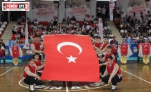 Gençlerin gösterileri ayakta alkışlandı