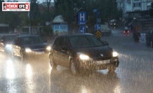 Aydın’da sağanak yağmur yolları dereye çevirdi