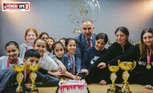 Şampiyonluk pastasını birlikte kestiler