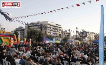 Kuşadası’nda Aydın Büyükşehir Belediyesi’nin İftar Programı’na vatandaşlardan yoğun ilgi