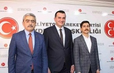 MHP Aday tanıtım toplantılarına start verdi, kalabalık salona sığmayınca Pehlivan, Meydan’da açıklama yaptı