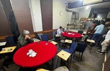 Kıraathaneye gece kumar baskını