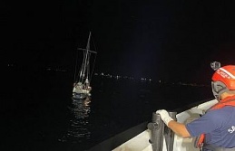 Yelkenli teknedeki 18 düzensiz göçmen yakalandı