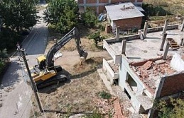 Nazilli’de kamulaştırılan yapılar yıkılarak imar yolları açılıyor