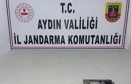 Jandarma şüphelendi, araçtan silah ve uyuşturucu çıktı