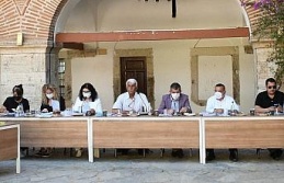 Kuşadası Belediye Meclisi’nde bayrak değişimi