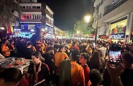 Kuşadası’nda Galatasaray’ın şampiyonluğu kutlandı