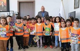 Başkan Özel minik öğrencileri ağırladı