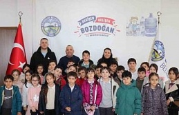 Başkan Özel, minik öğrencilerle bir araya geldi