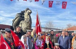 Başkan Zencirci’den devesiyle ünlü Turanlar’a deve heykeli
