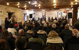 Kuşadası Sevgililer Günü’nü İbramaki Sanat Galerisi’nde müzikle karşıladı