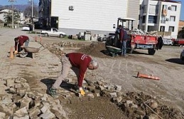 Nazilli’de yol seferberliği, bozulan parkeler yenileniyor