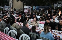 Kuşadası’nda Ramazan ayının bereketi paylaştıkça çoğalıyor