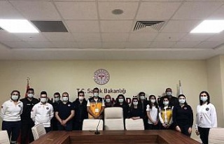 Acil sağlık personeline ’Erişkin İleri Derece...