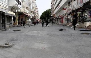 Kahramanlar Caddesi’nde yenileme çalışmaları...