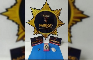 Kol saati kutusunda uyuşturucu ele geçirildi